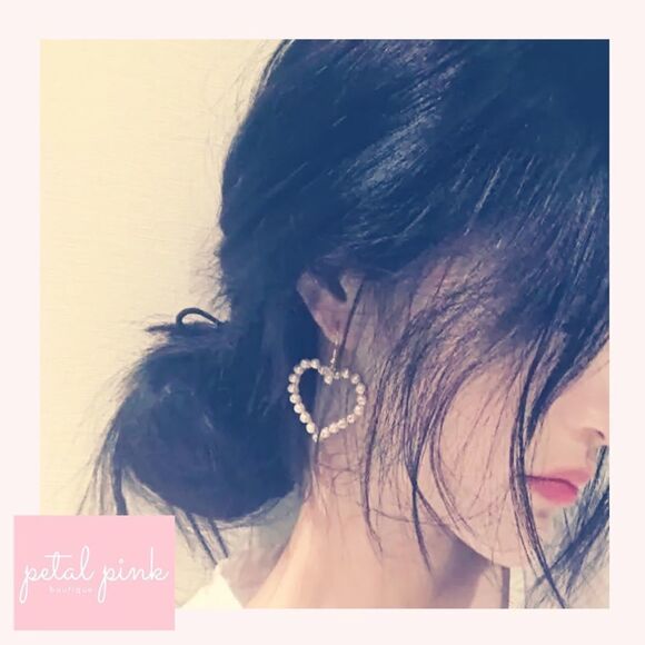 Simulated Pearl Goldtone Heart Drop Earrings Romantic Wedding Coquette - Picture 3 of 5